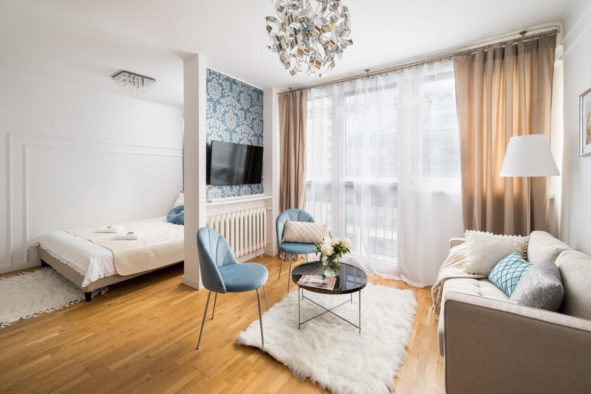 Charming Air-conditioned 950 M From Station, Bedroom & Separate Living Warschau