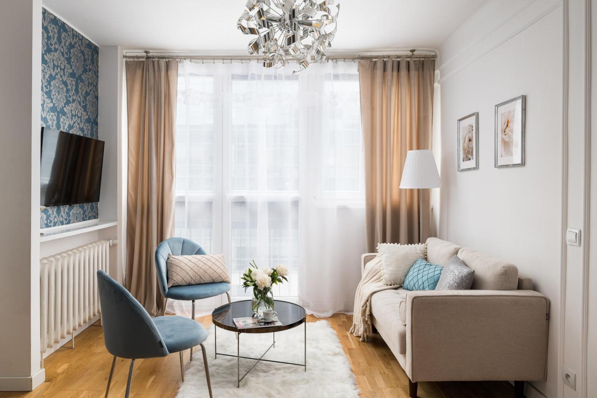 Apartment Charming Air-conditioned 950 M From Station, Bedroom & Separate Living Warschau